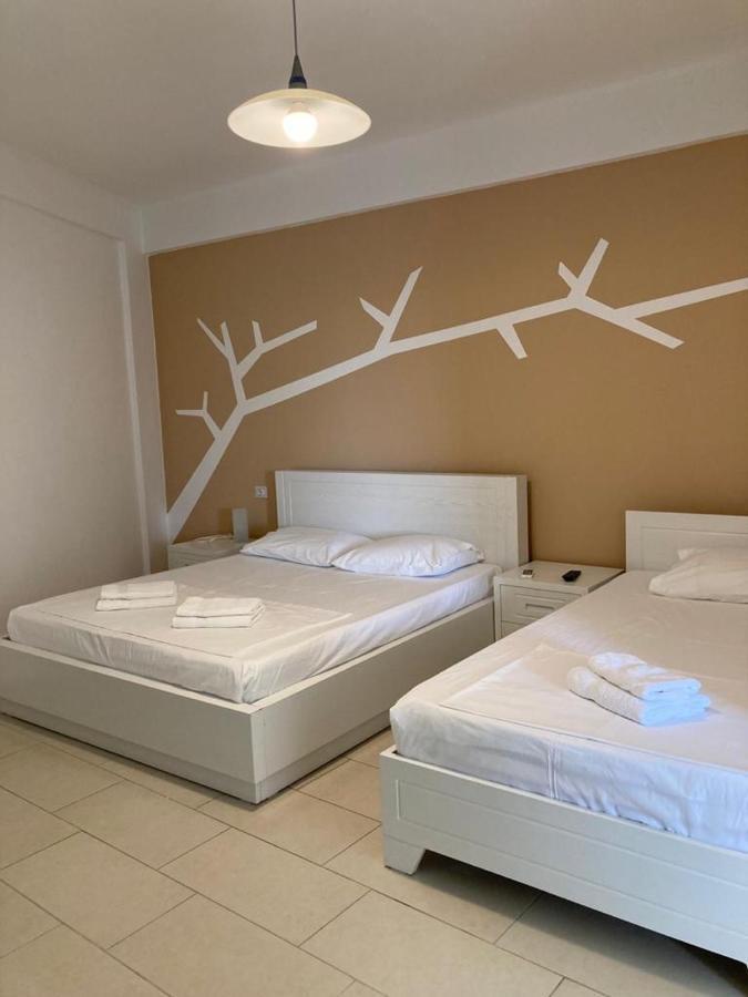 Aldi'S Guest House Vlorë Esterno foto
