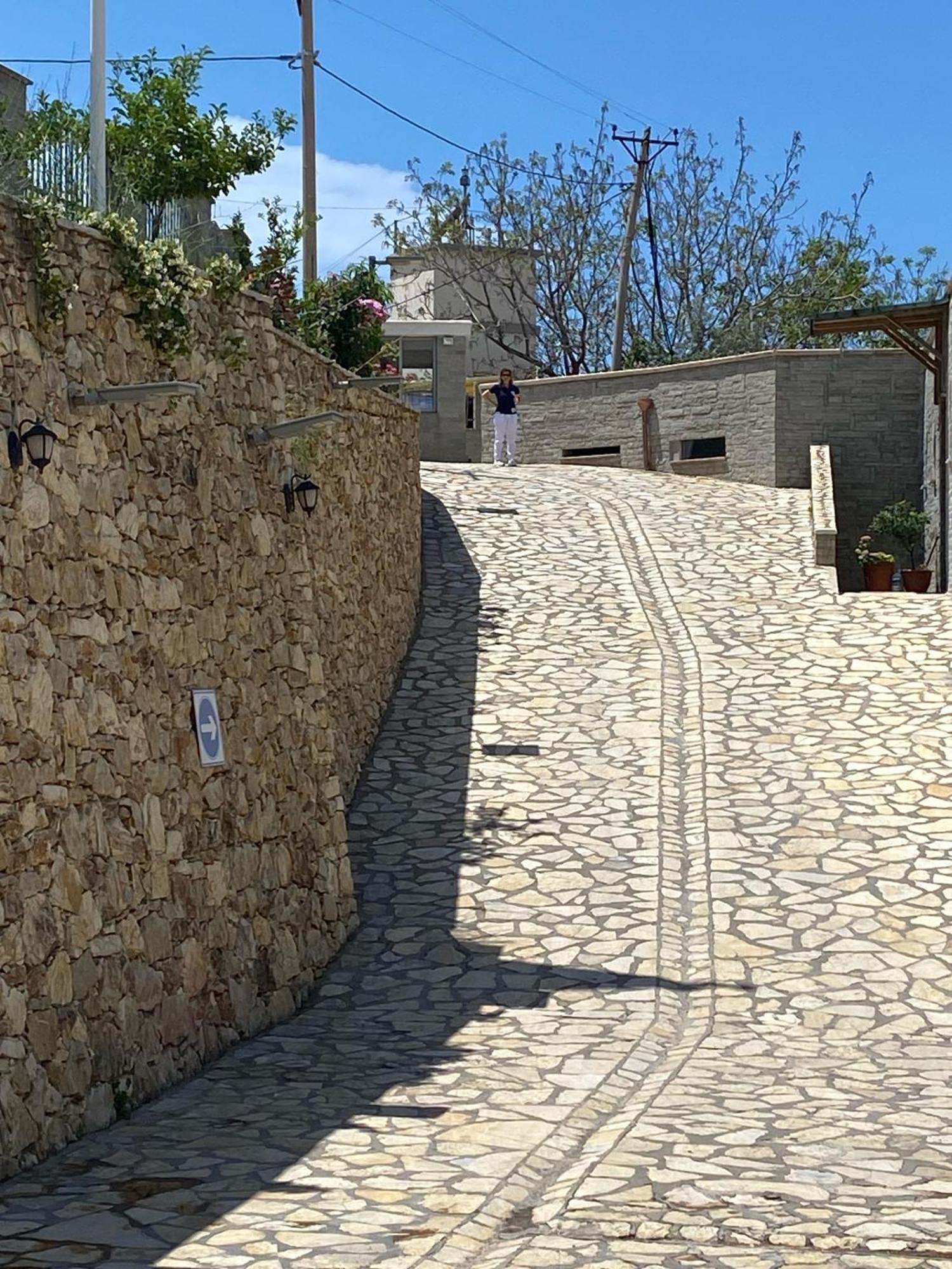 Aldi'S Guest House Vlorë Esterno foto