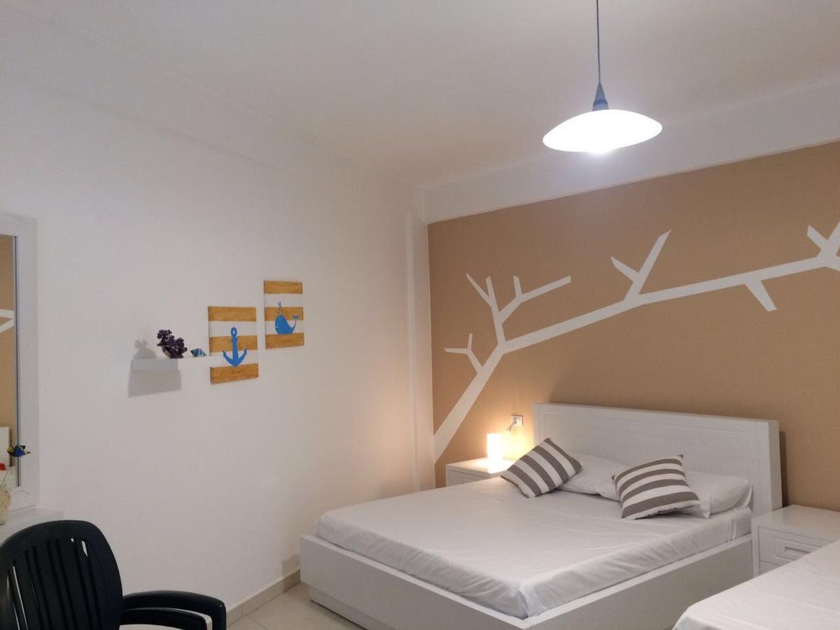 Aldi'S Guest House Vlorë Esterno foto