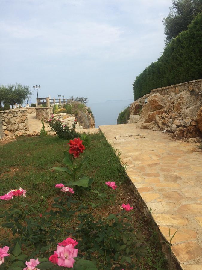 Aldi'S Guest House Vlorë Esterno foto